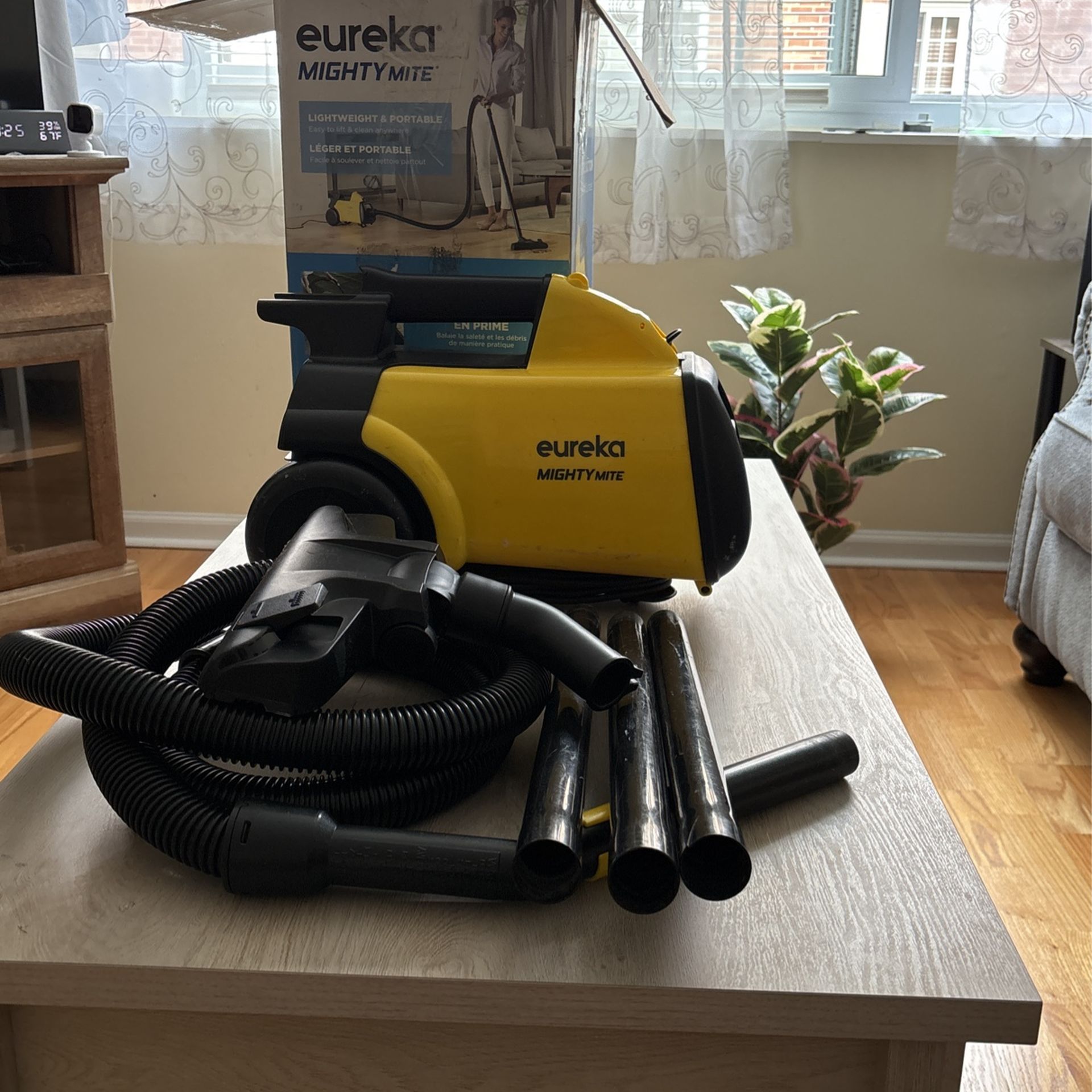 Canister vacuum
