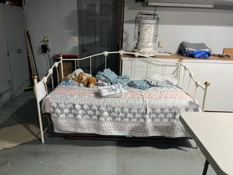 Trundle bed