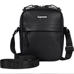 Supreme Leather Shoulder Bag|Black