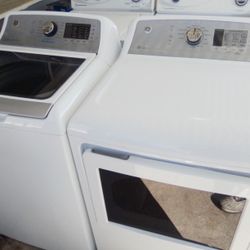 Like New GE  HE Washer Dryer Gas Set 