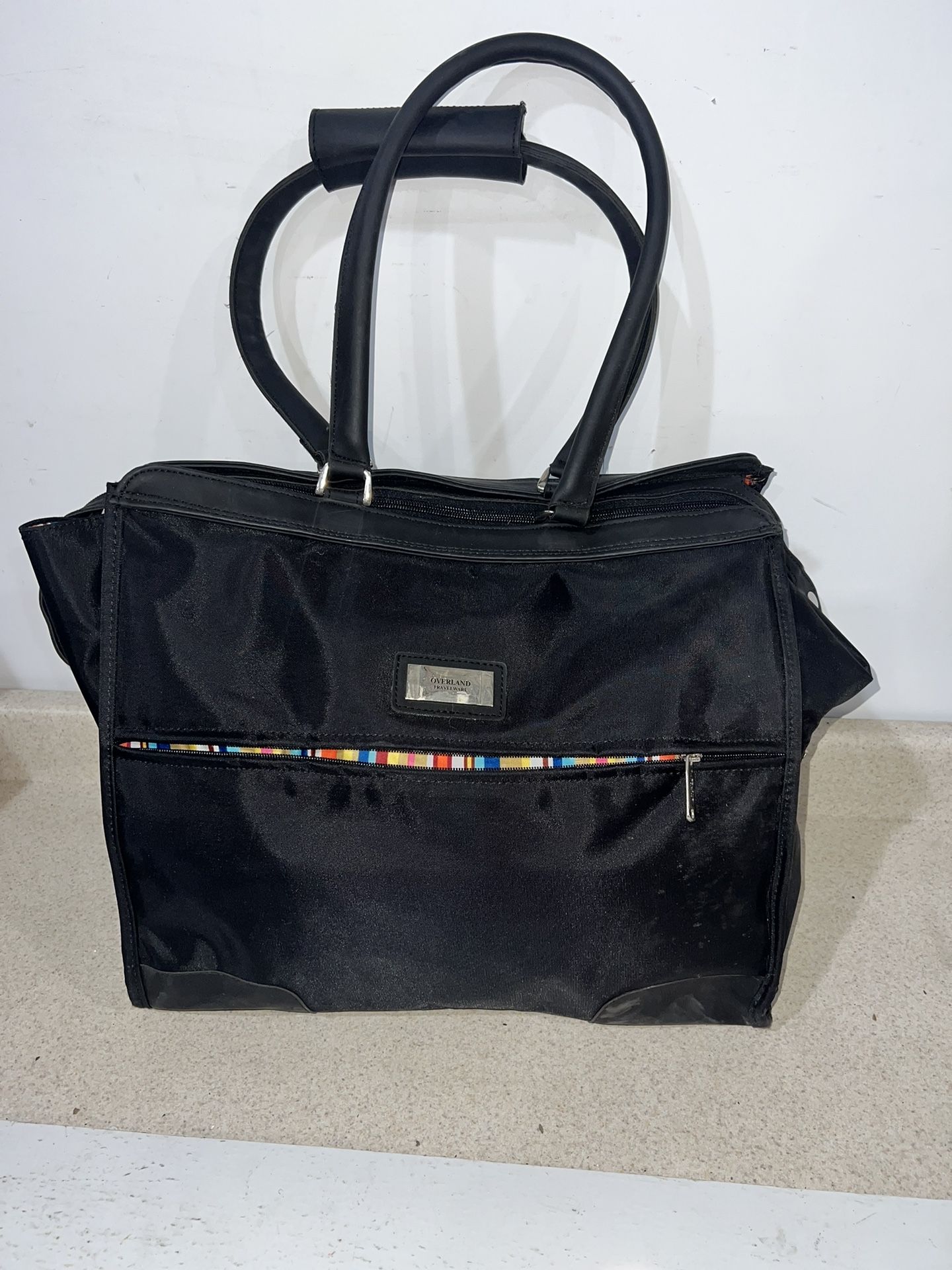 14”x15”x9” Overland Travelware zip travel bag with colorful striped lining p/u Willow Grove Jamison