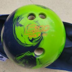 Bowling ball, 11lbs Colombia.