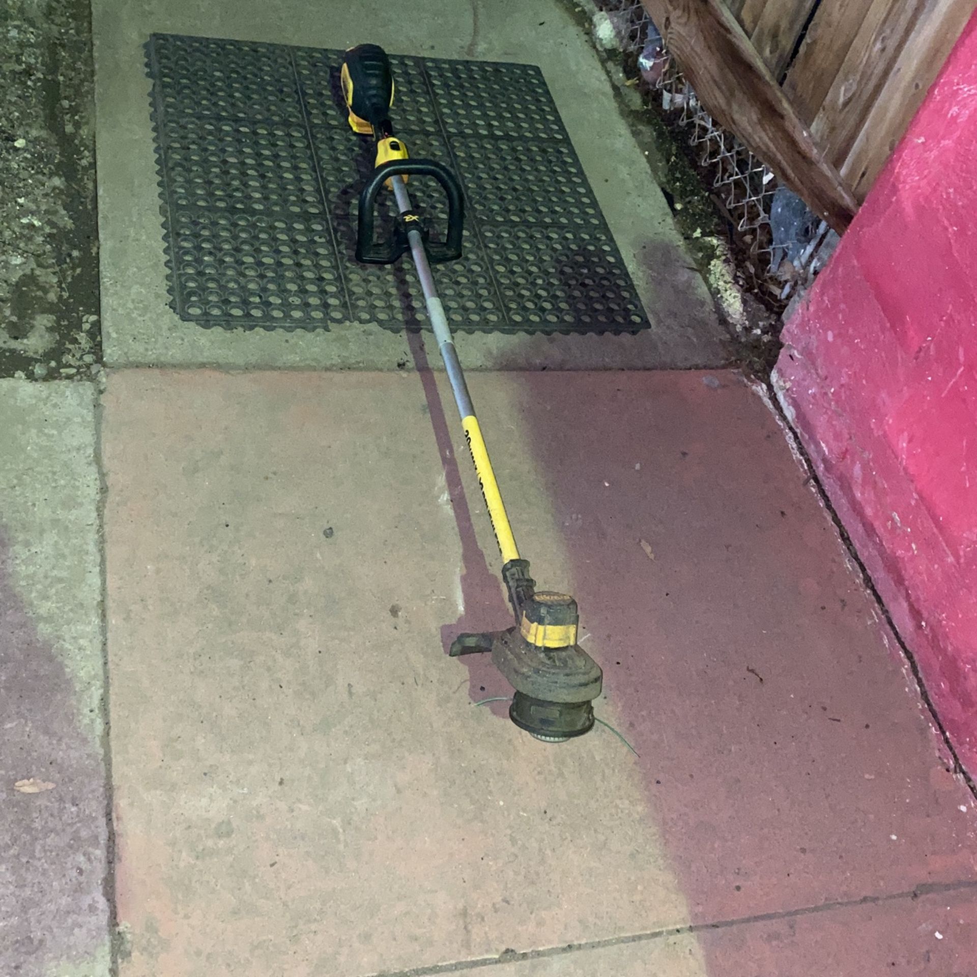 DeWalt DCST920 20v Max Weed Trimmer