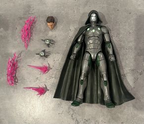 MARVEL LEGENDS INFAMOUS IRON MAN (DOOM) $50
