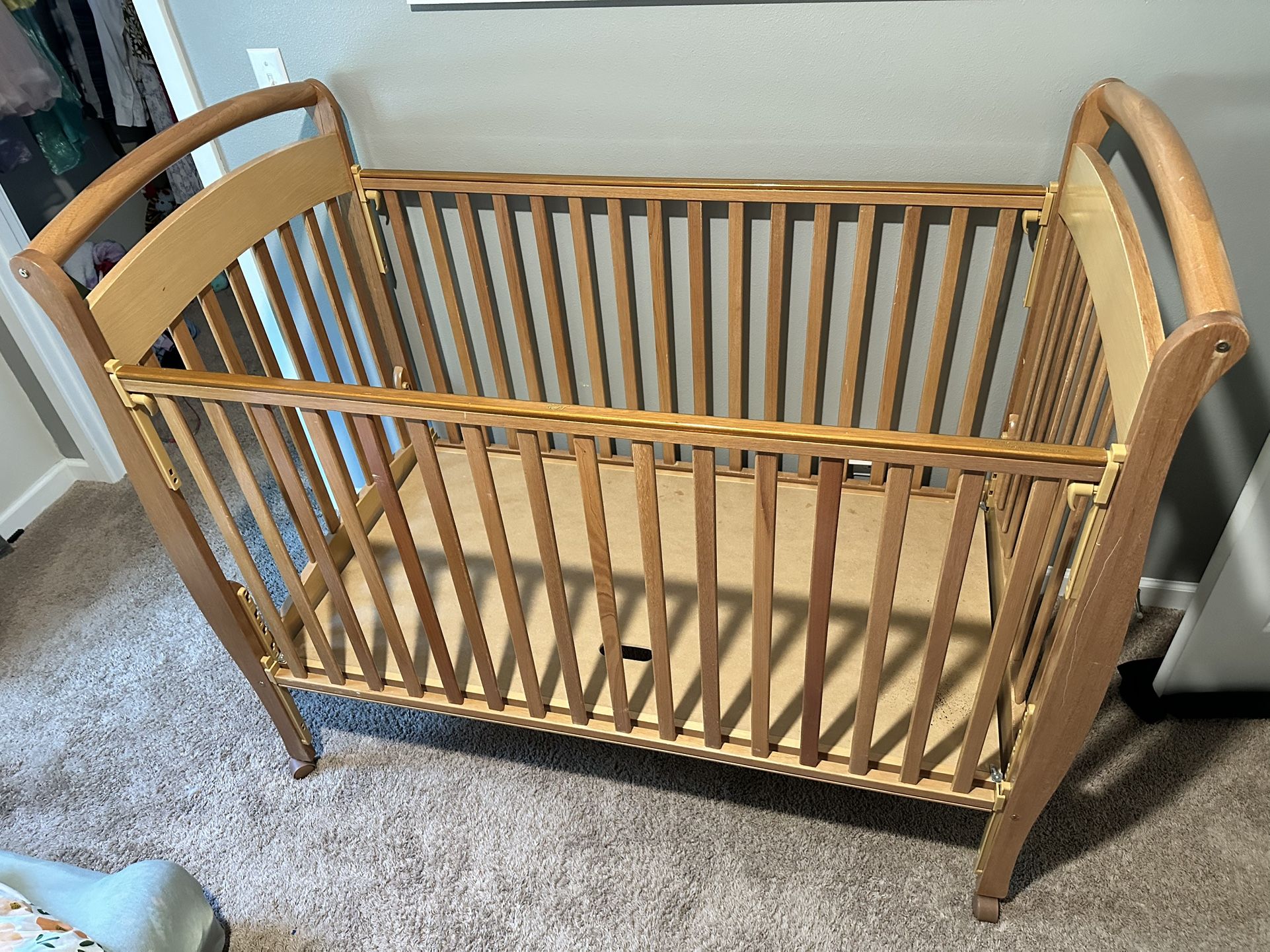 Convertable Crib/Toddler Bed