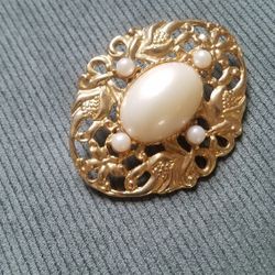 Vintage Gold Tone Faux Pearl Open Work Brooch/Pin