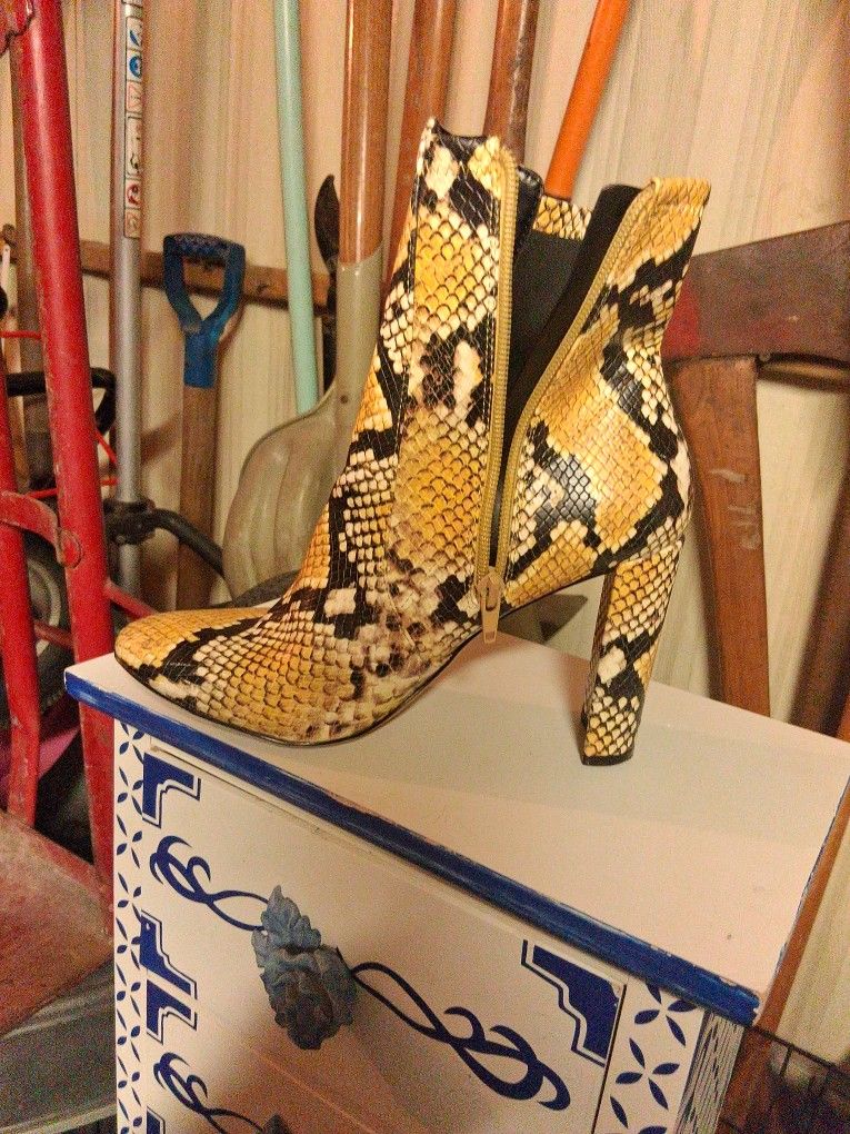 Aldo Black Faux Snake Skin Boots 6