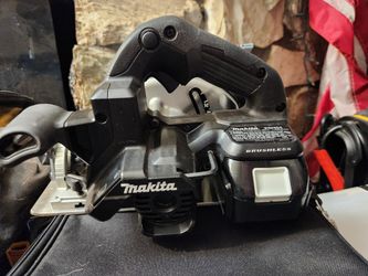 Makita XSH-04 “Black Edition” 18V LXT Circular Saw Kit – WITH 5.0Ah Battery + Quick Charger