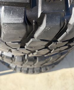 BFGoodrich Mud Terrain 255/75RT17