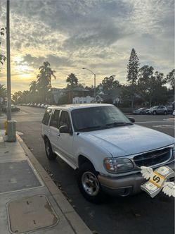 2000 Ford Explorer
