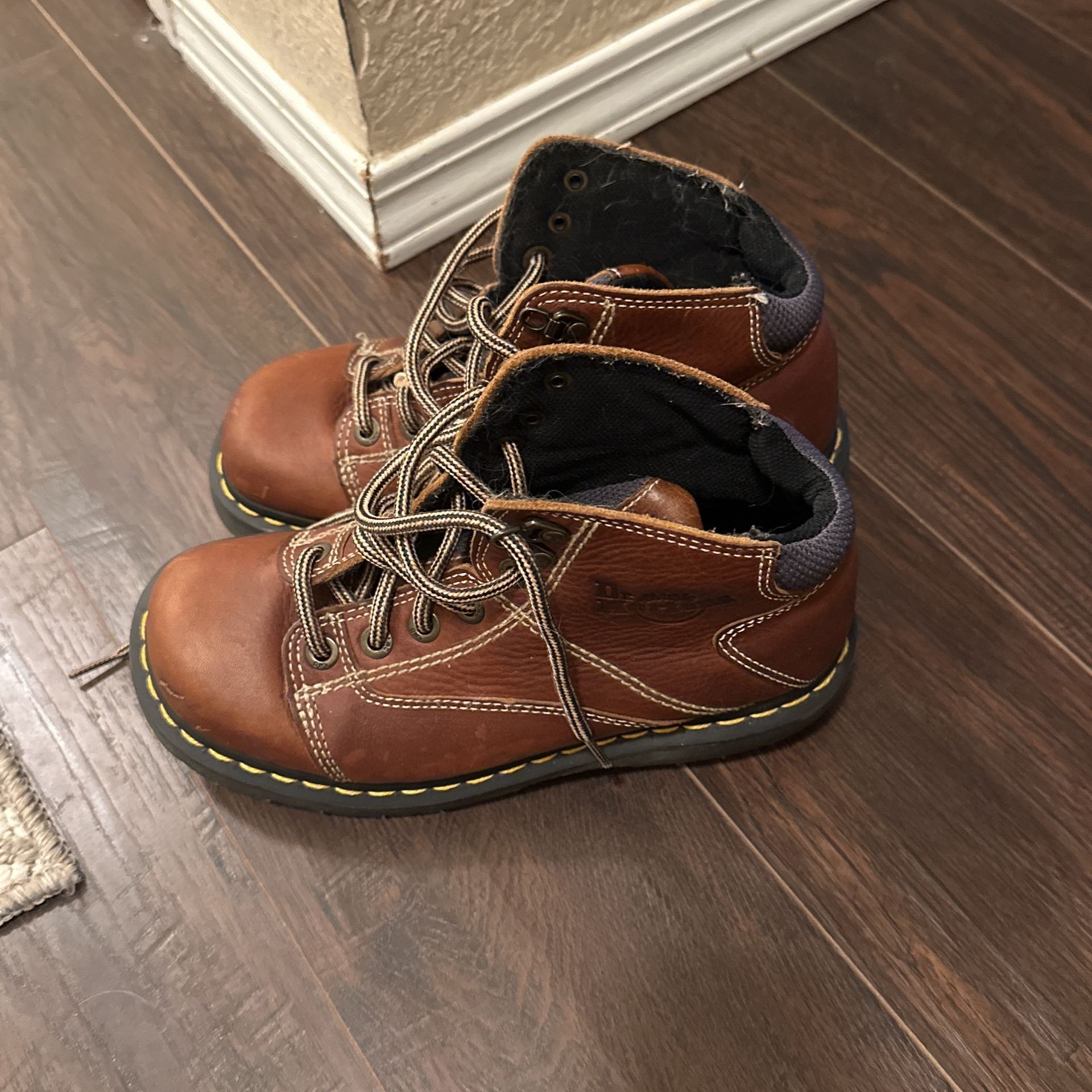 Women’s Dr. Martens Size 6