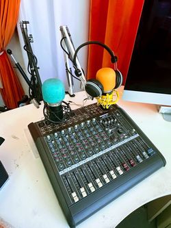 Mackie mixing console, microphones, headphones, microphones, cables, arm