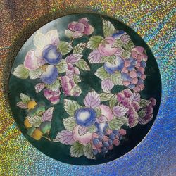 🔲. PLATE WITH VINTAGE FLORAL DESIGN