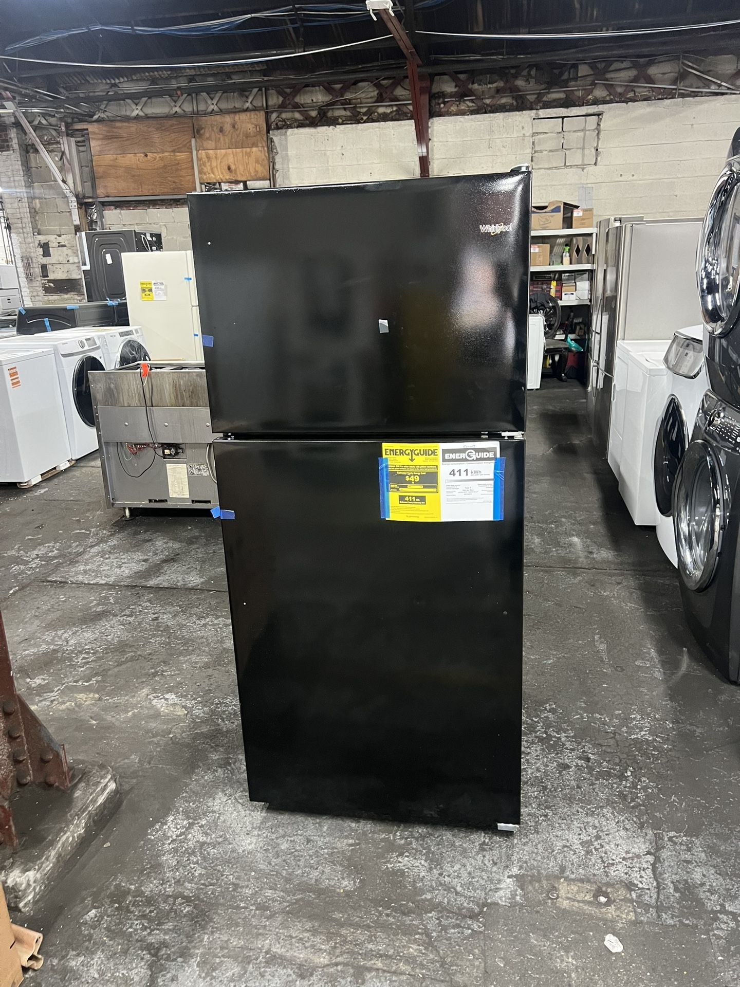 30 Inch Wide Whirlpool (18.2 cu. ft) Top Freezer Refrigerator (NEW Floor Model) (1 YR WARRANTY)