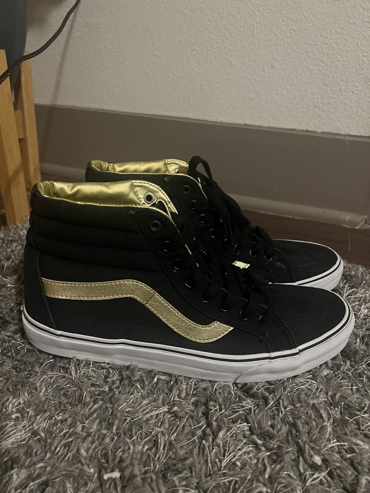 Black and gold vans 2025