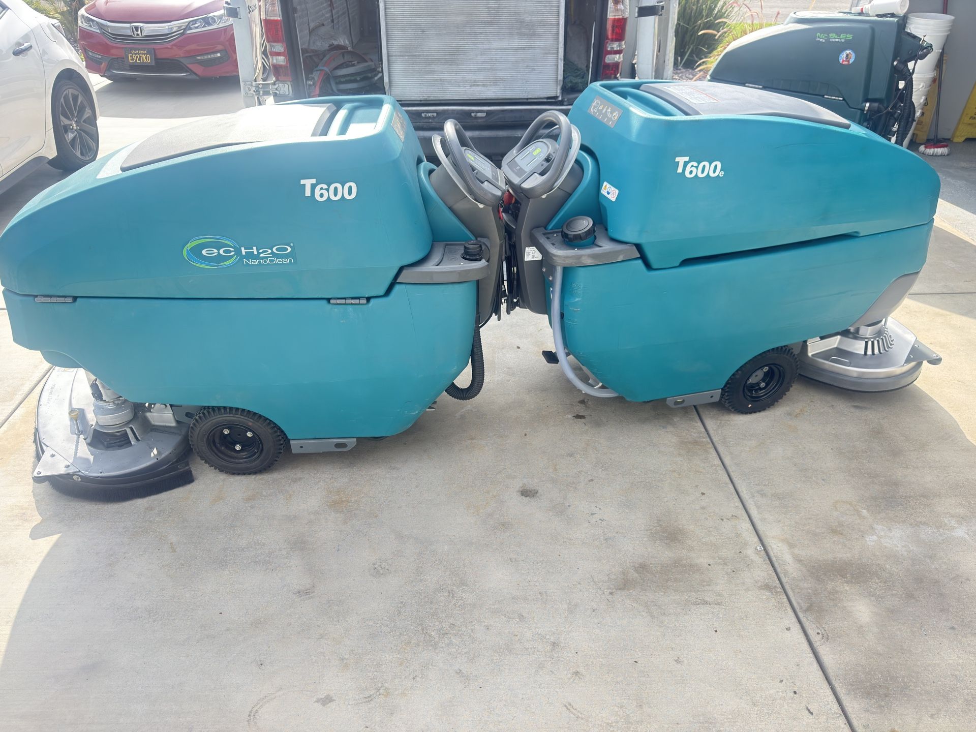 Tennant T600 Floor Scrubber