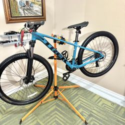 Trek Marlin 5 Mountain Bike 27.5”