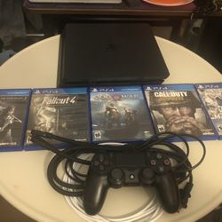 PS4 Slim 1TB Bundle