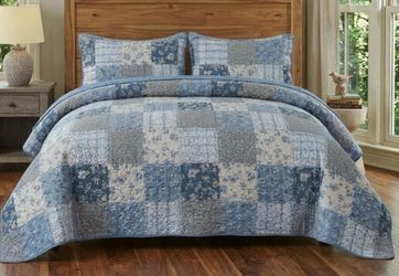 Twin Patchwork Quilt Bedding Bundle (2-Set Bulk Pack) - Blue Floral