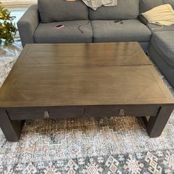 Expandable Storage Coffee Table