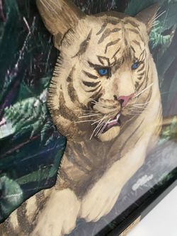 Very unique 1 of a kind 3-D effect beautiful hand sculpted and hand painted White Tiger enclosed in a very expensive shadow box.   Set in a high quali