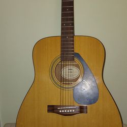 Yamaha 6 string "Gigmaker" Guitar Acoustic