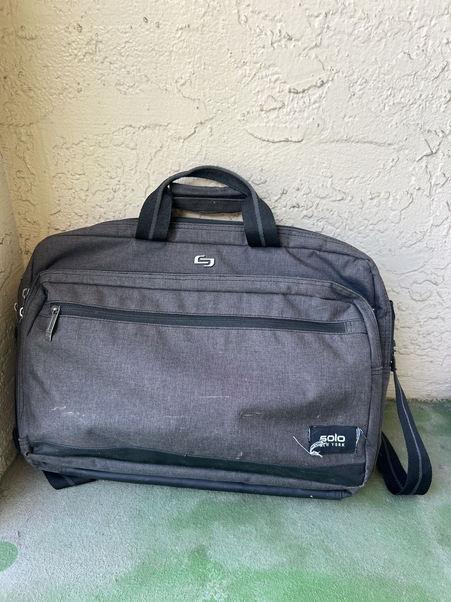 Solo New York Sling Bag Laptop Bag