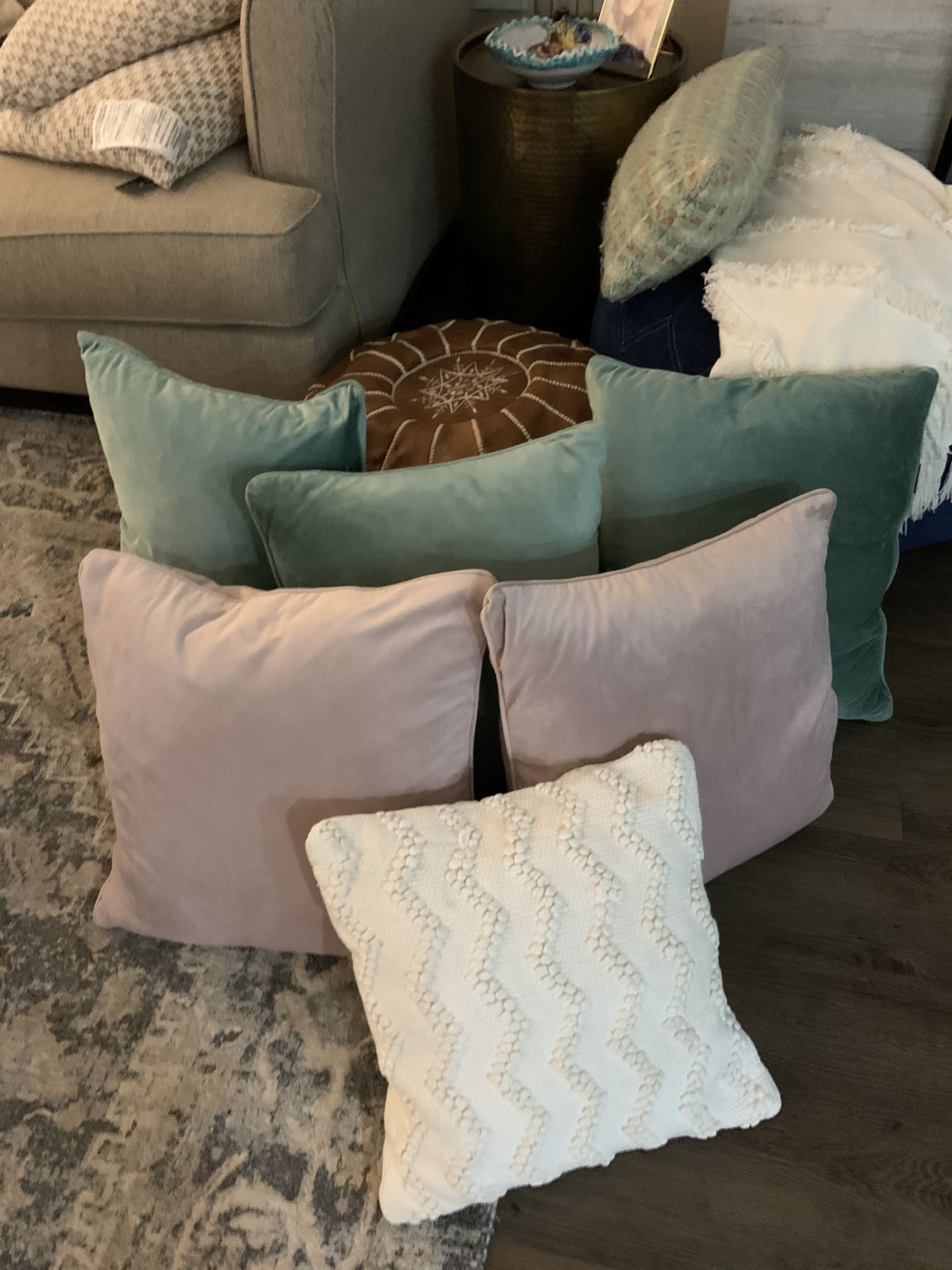 Throw pillows for Sale in Everett, WA OfferUp