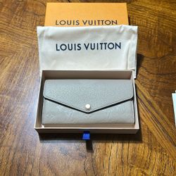 Louis Vuitton Sarah Wallet 