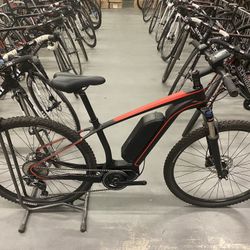 Brand spanking new in the box Carbon fiber electric ebike mtb 29er mountainbike fitness bike M and L Green or red medium and large in stock Retail