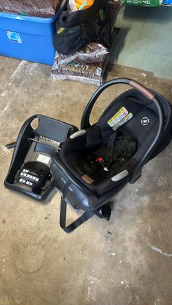 Maxi cosí car seat and 2 bases