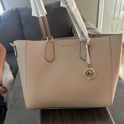 Micheal Kors Purse 