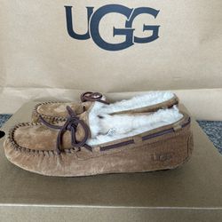 New UGG Women’s Loafers Size 5