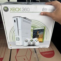 MEGA Showcase Microsoft Xbox 360 Collector Building Set - 1342pcs