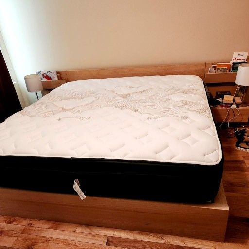 Nolah Evolution Comfort+, Cal King, Good Condition