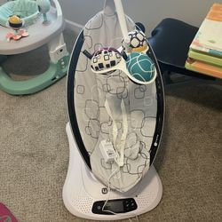 4 Moms Baby Swing 