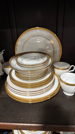 Noritake 60 pcs plate set with gold leaf classic