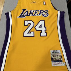 Kobe Bryant Authentic Mitchell & Ness Jersey 