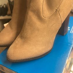 Use Tan Color High Boot To The Knee Size 8 Good Condition