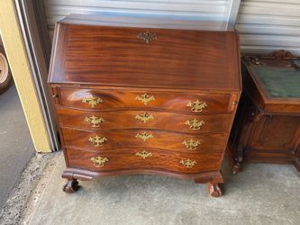 18th century chippendale style oxbow