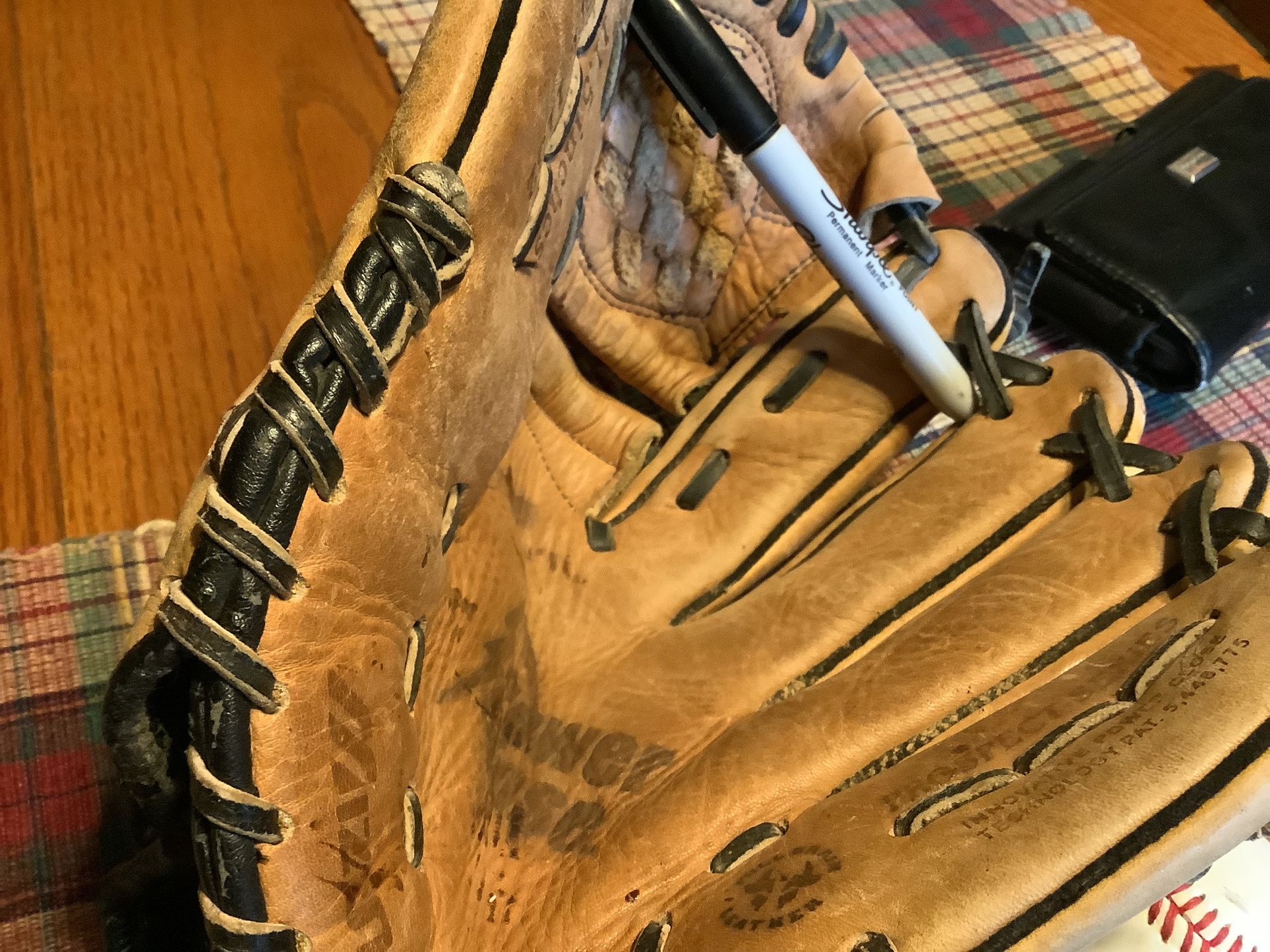 Mizuno Power Close size 11.5” correctly broken in adjustable wrist wrap, model 1152 w2 baseballs