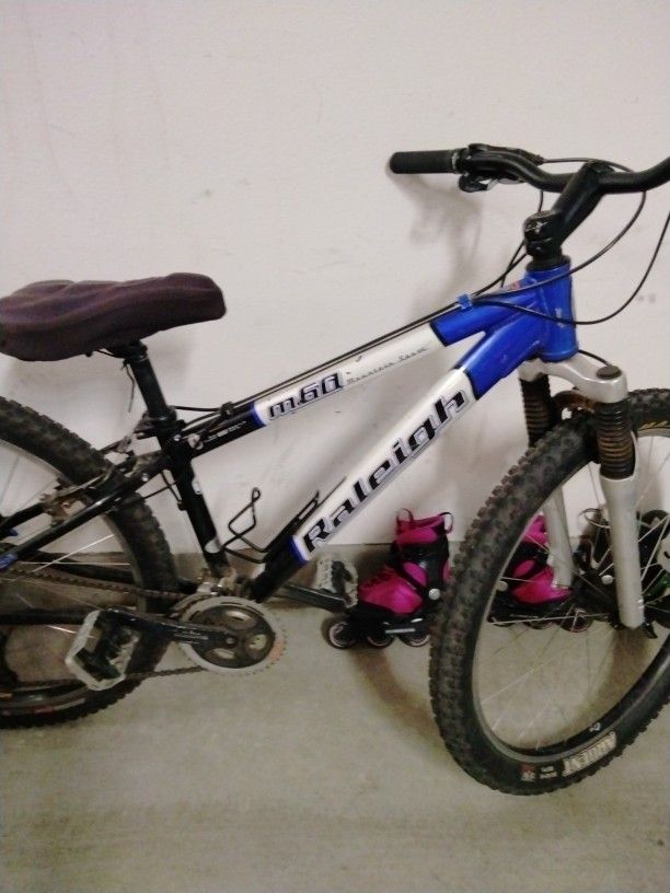 Raleigh XS Mtb.  26"Tires.  