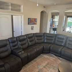 Luxurious Like New Couch /recliner Sectional 