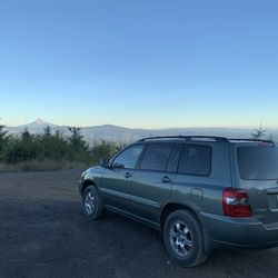 2005 Toyota Highlander AWD – $4,000 – Very Well Maintained – 3rd Row SUV – Clean Title – Reliable