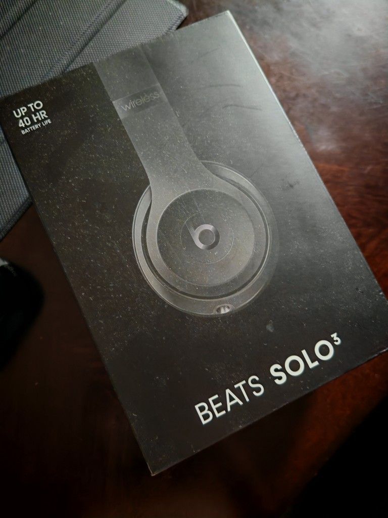 Beat Solo 3 Headphones (Almost New)
