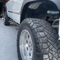 6 X 139 GM 6 Lug 37 " Nitto On 20" X 10 Alloys Alcoa Style Rims