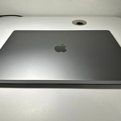 16" Macbook Pro M1 Pro 1TB
SSD, 17 Cycle Count (LIKE NEW)
