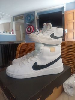 9M 7C BRAND NEW Nike royal court set