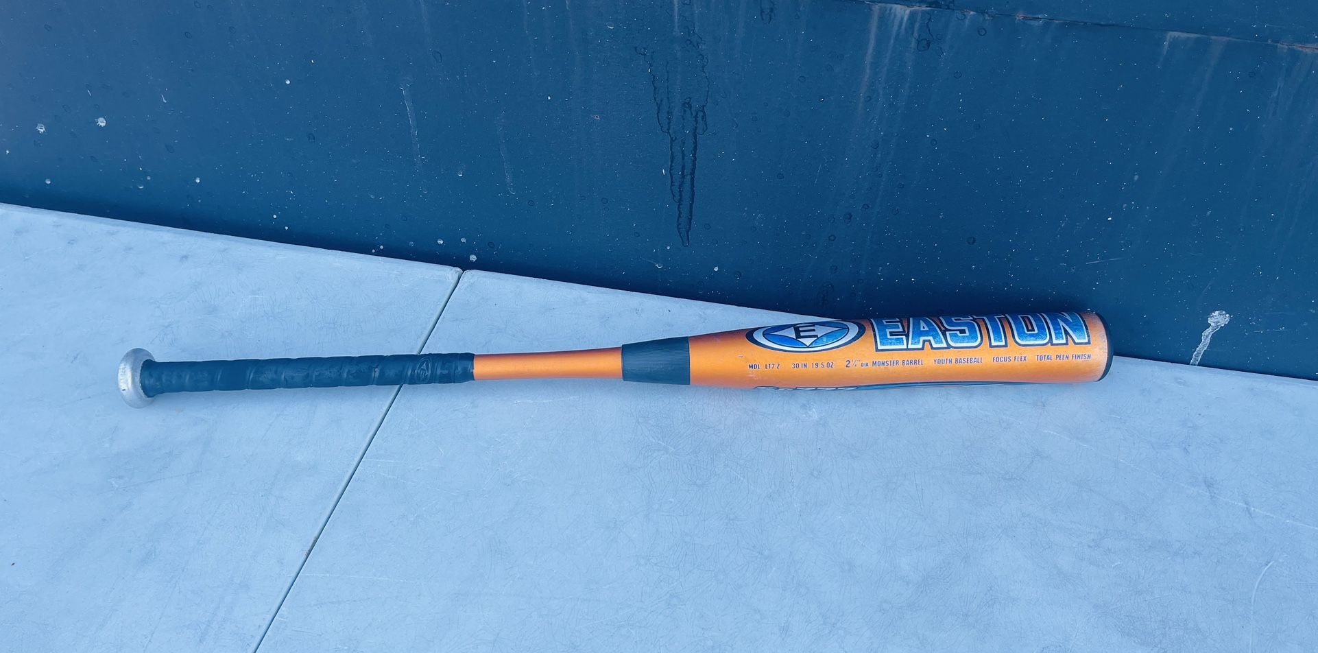 Easton Bat 30” 19.5oz Baseball