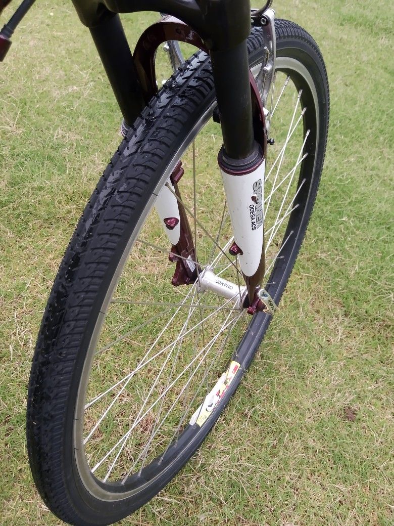 Beautiful Diamondback Maravista Hybrid Bike for Sale in Charlotte, NC